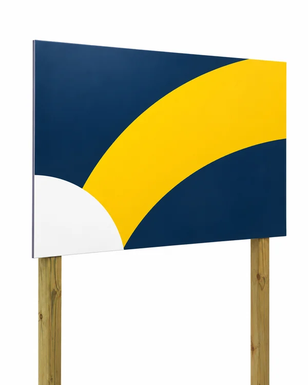 Reclamebord op twee houten palen — voorbeelduitvoering